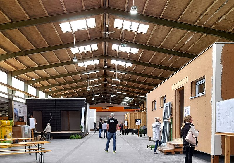Zukunft ist Modular - Offenes Haus für Interessenten der Modulbauweise und Tiny House - Gang durch die Halle